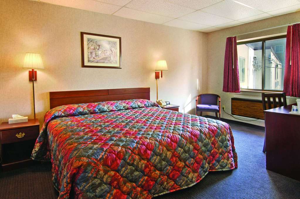 Travelodge by Wyndham Cleveland Lakewood