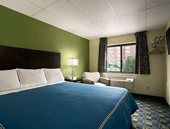 Travelodge by Wyndham Cleveland Lakewood