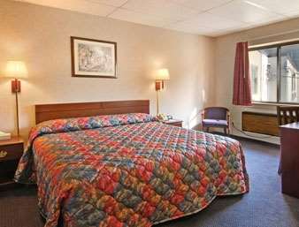 Travelodge by Wyndham Cleveland Lakewood