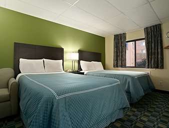 Travelodge by Wyndham Cleveland Lakewood