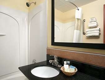 Travelodge by Wyndham Cleveland Lakewood