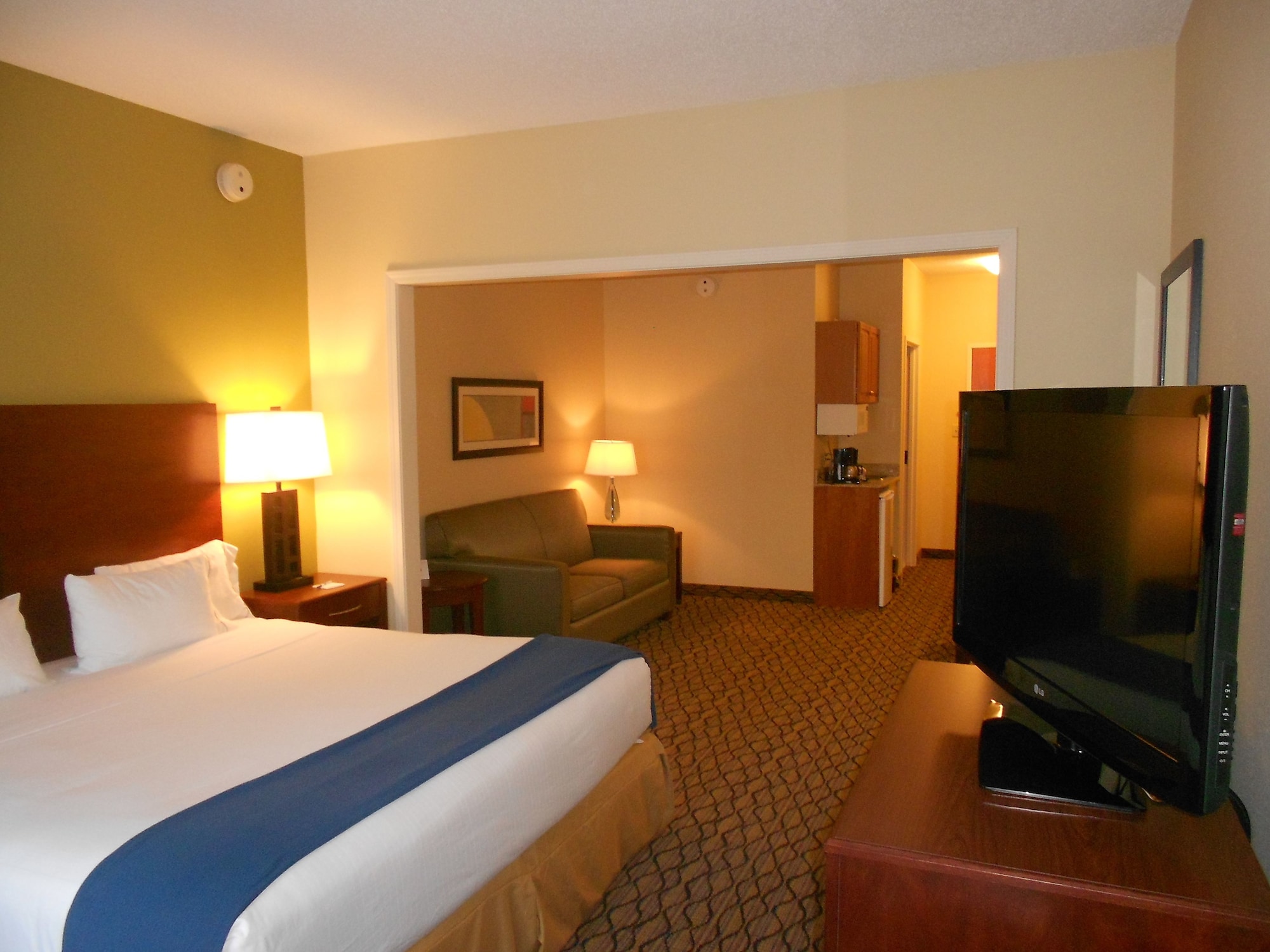 Holiday Inn Express & Suites Lancaster