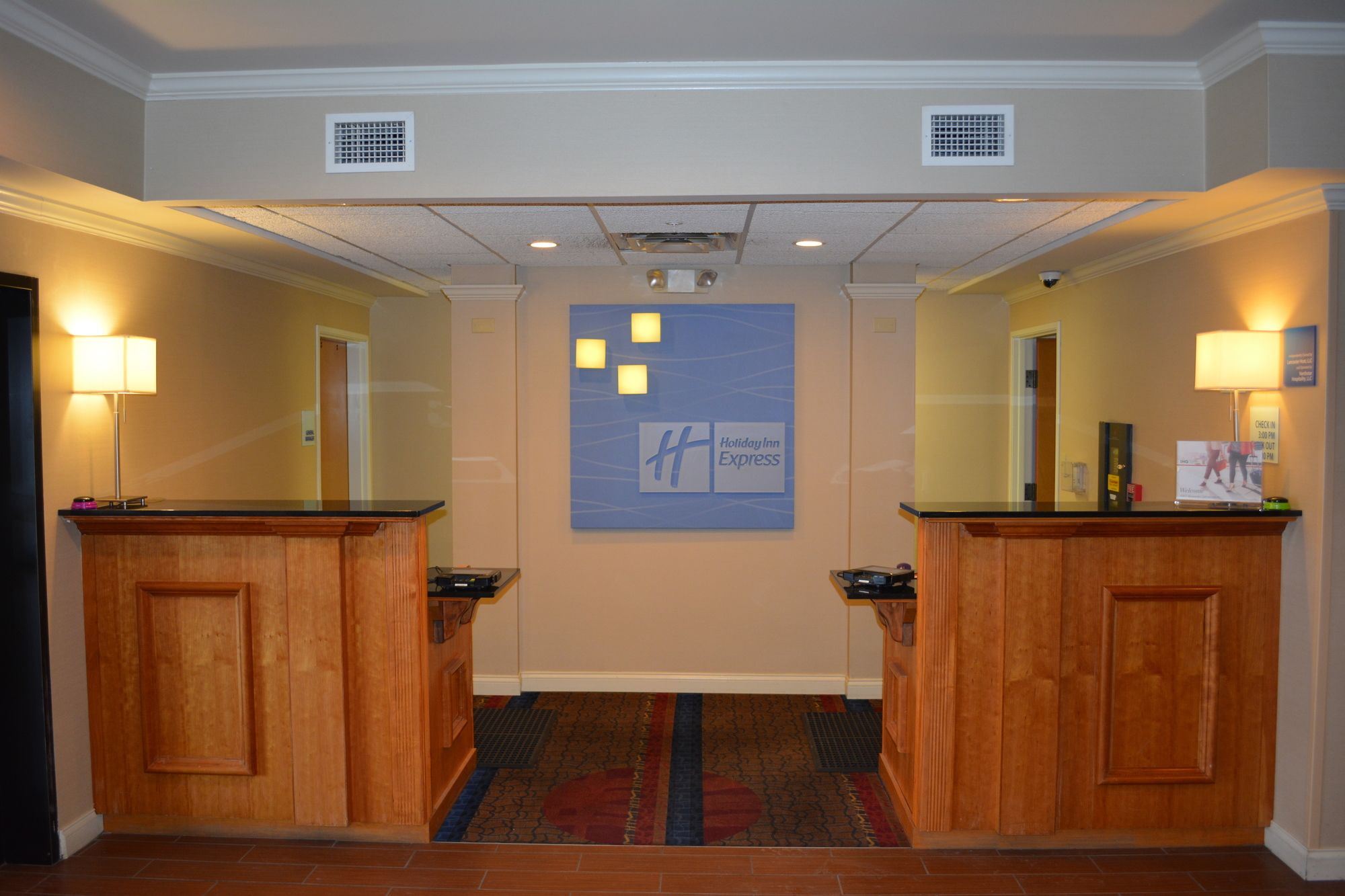 Holiday Inn Express & Suites Lancaster