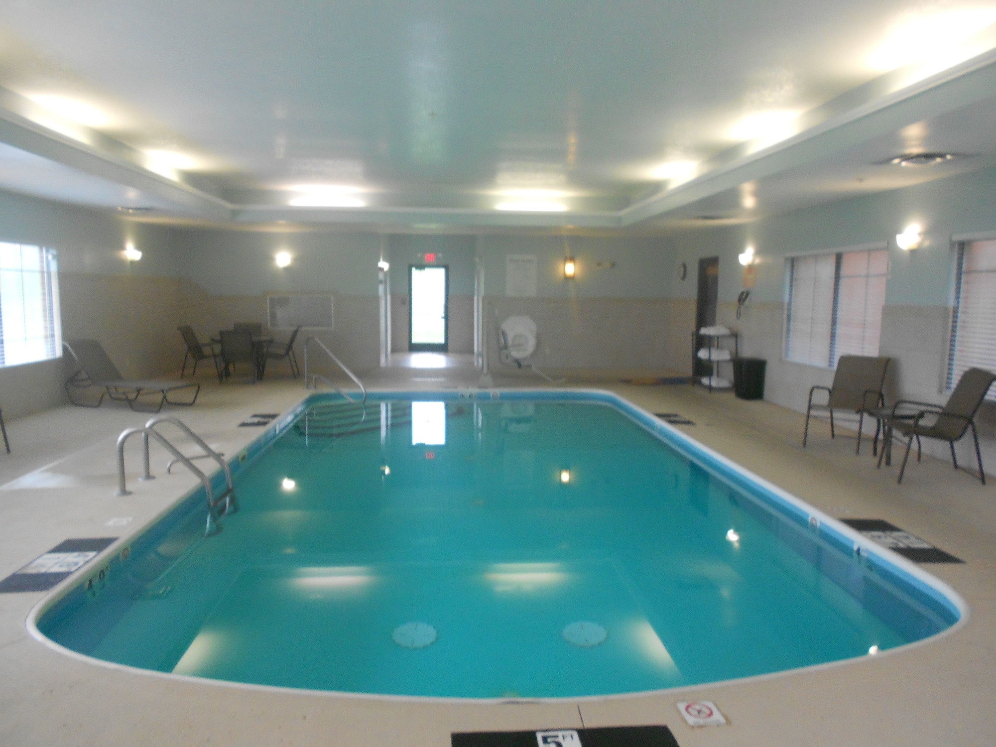 Holiday Inn Express & Suites Lancaster