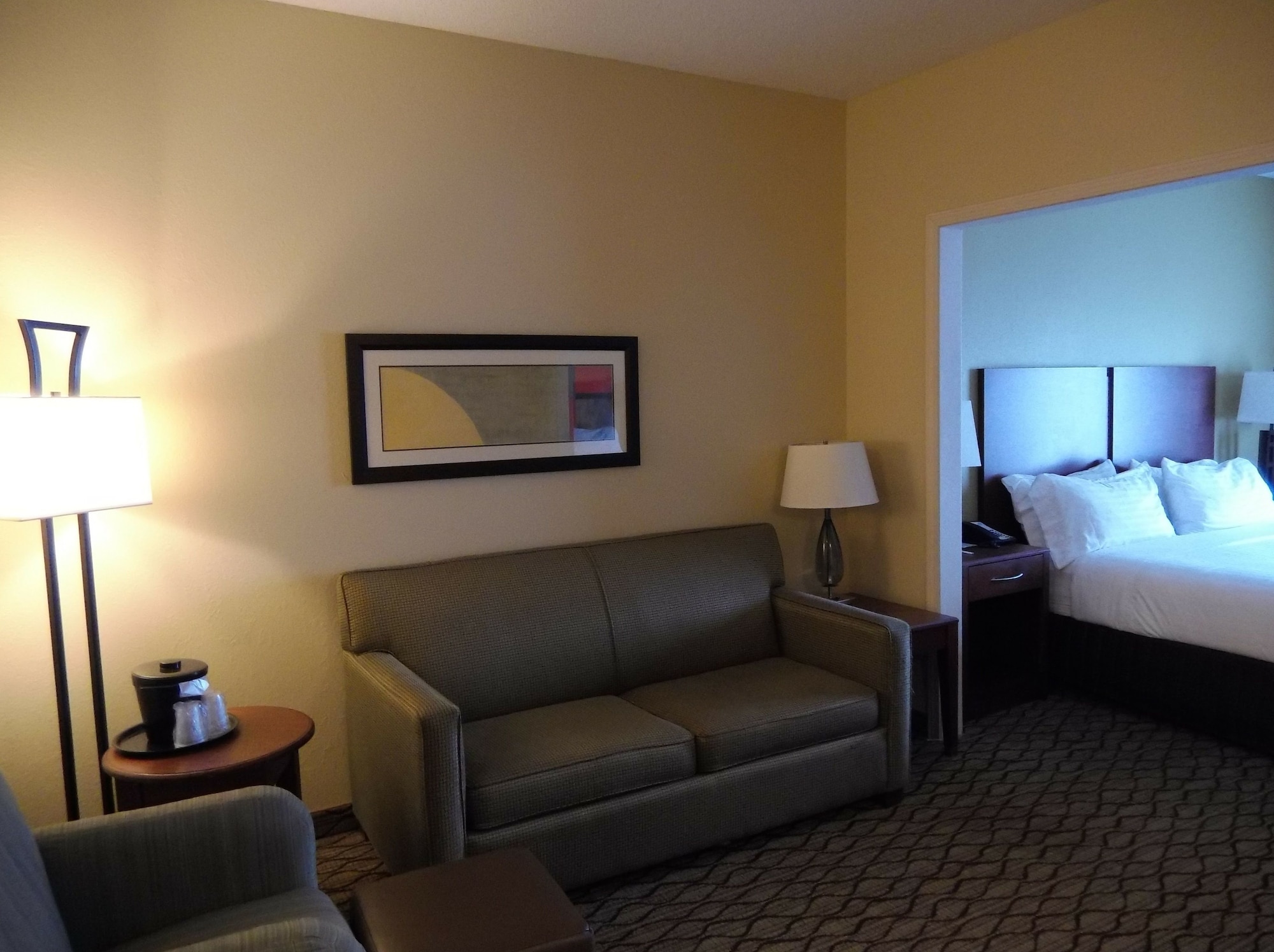 Holiday Inn Express & Suites Lancaster