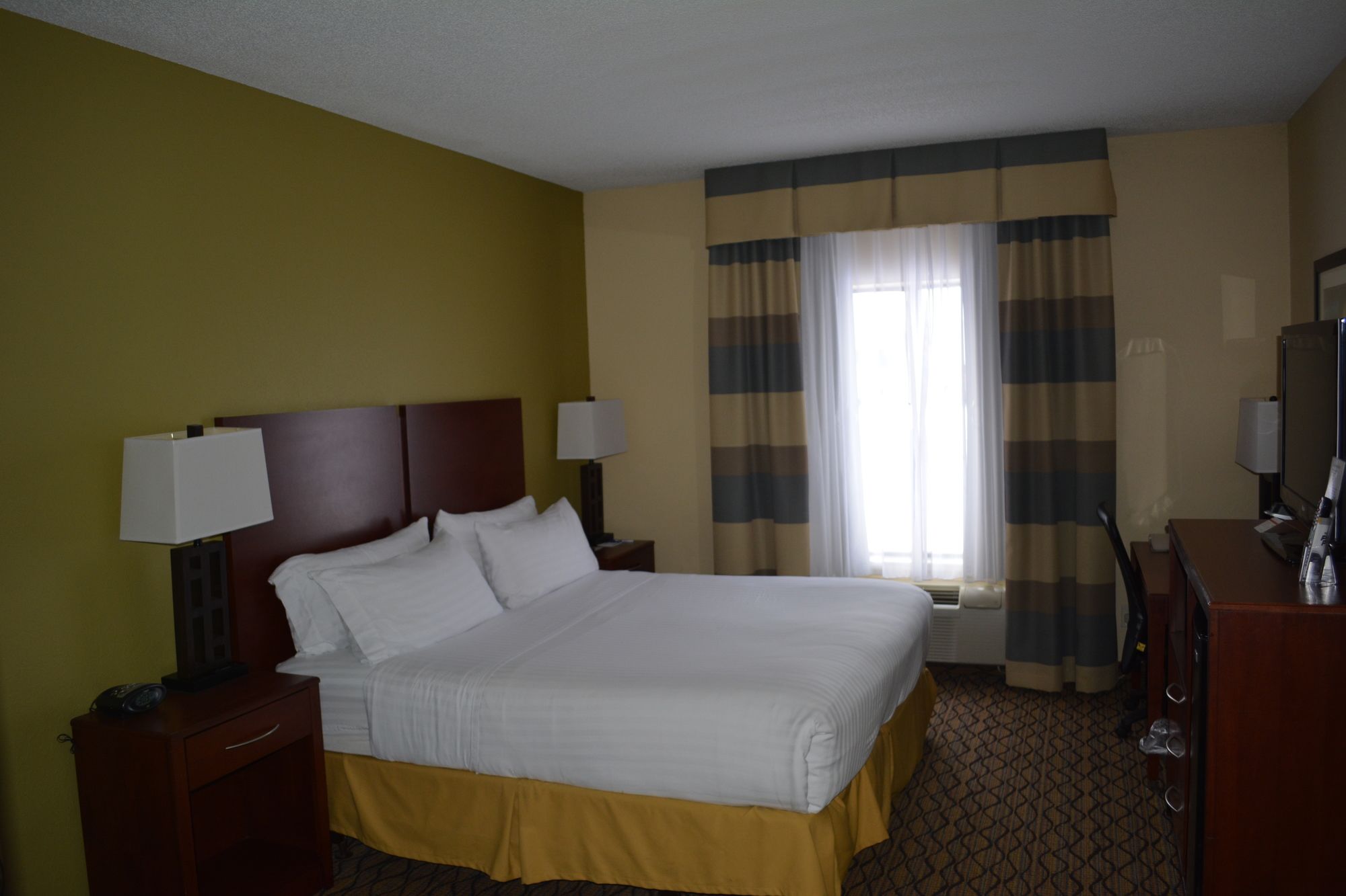 Holiday Inn Express & Suites Lancaster
