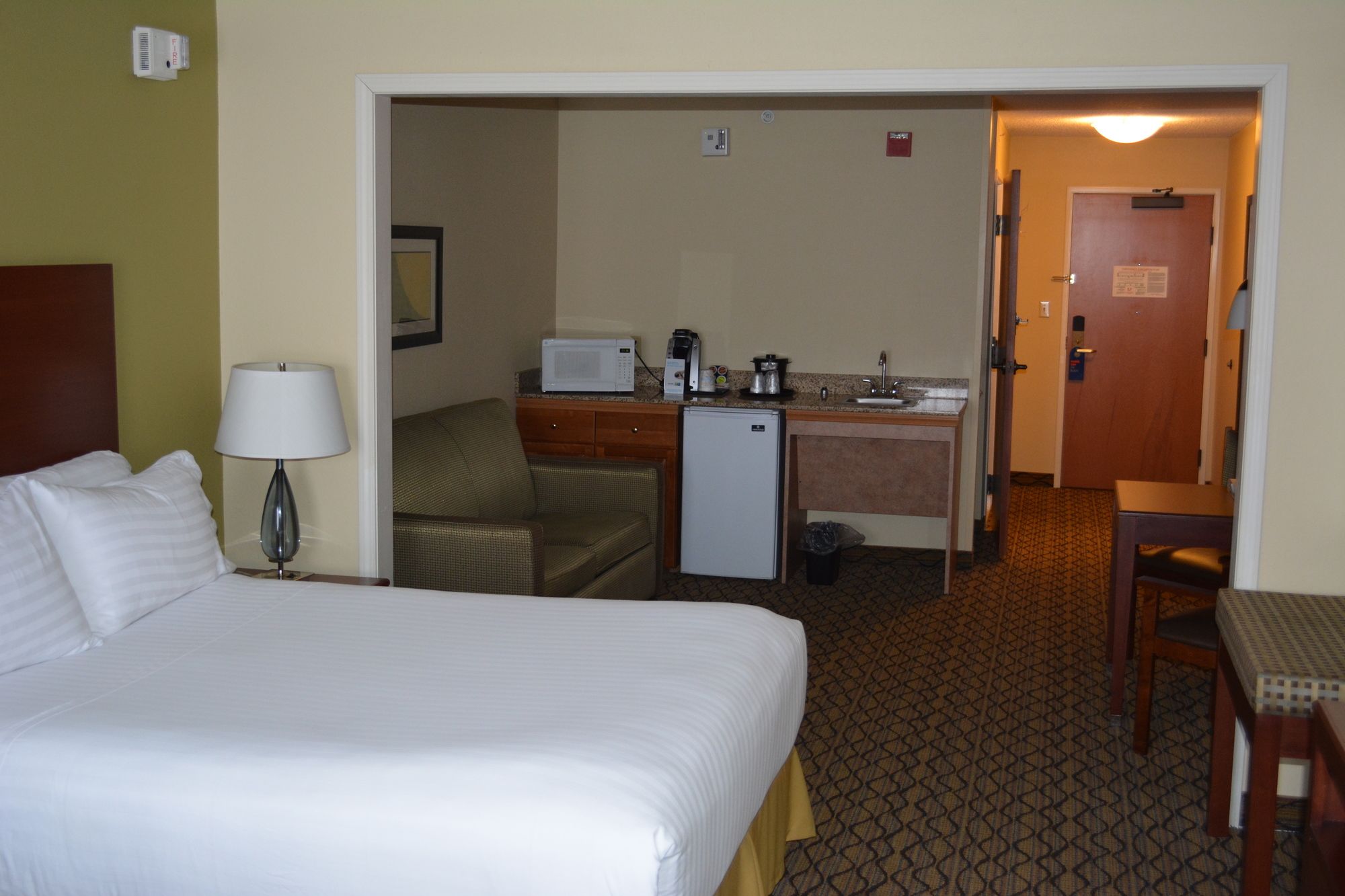 Holiday Inn Express & Suites Lancaster