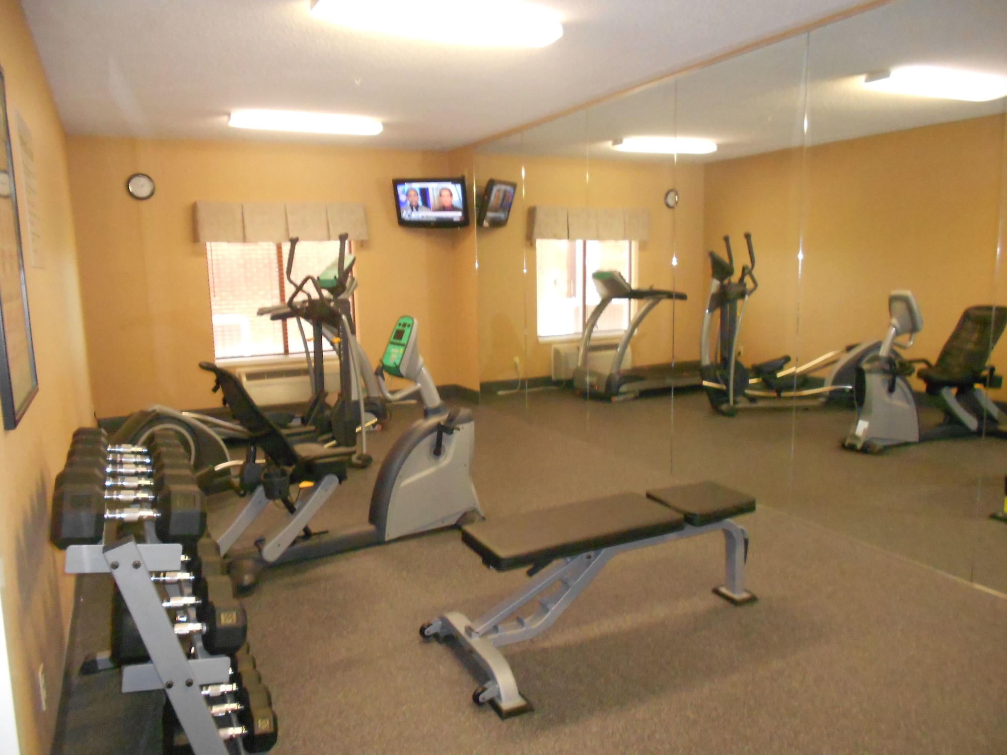 Holiday Inn Express & Suites Lancaster