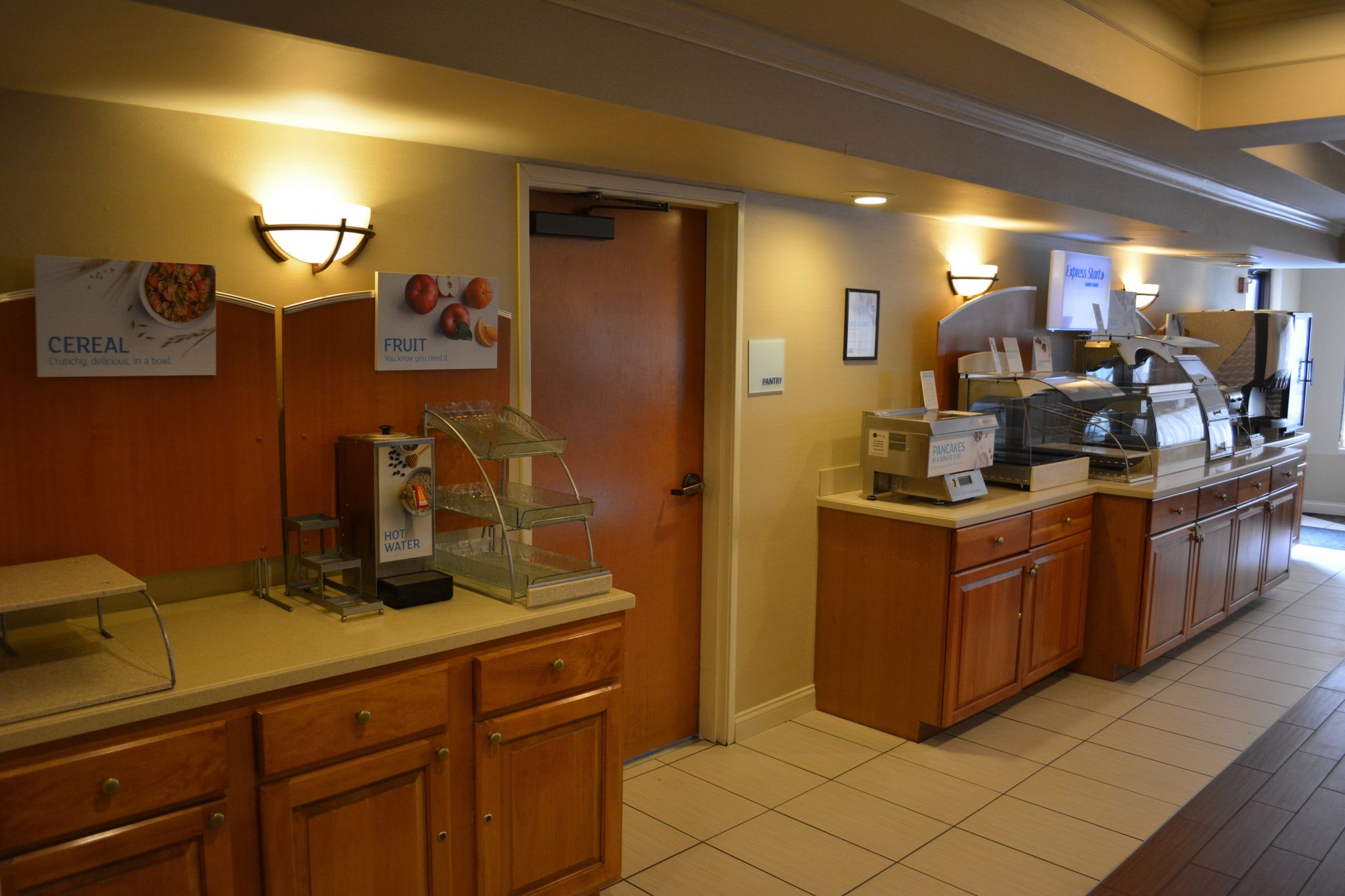 Holiday Inn Express & Suites Lancaster