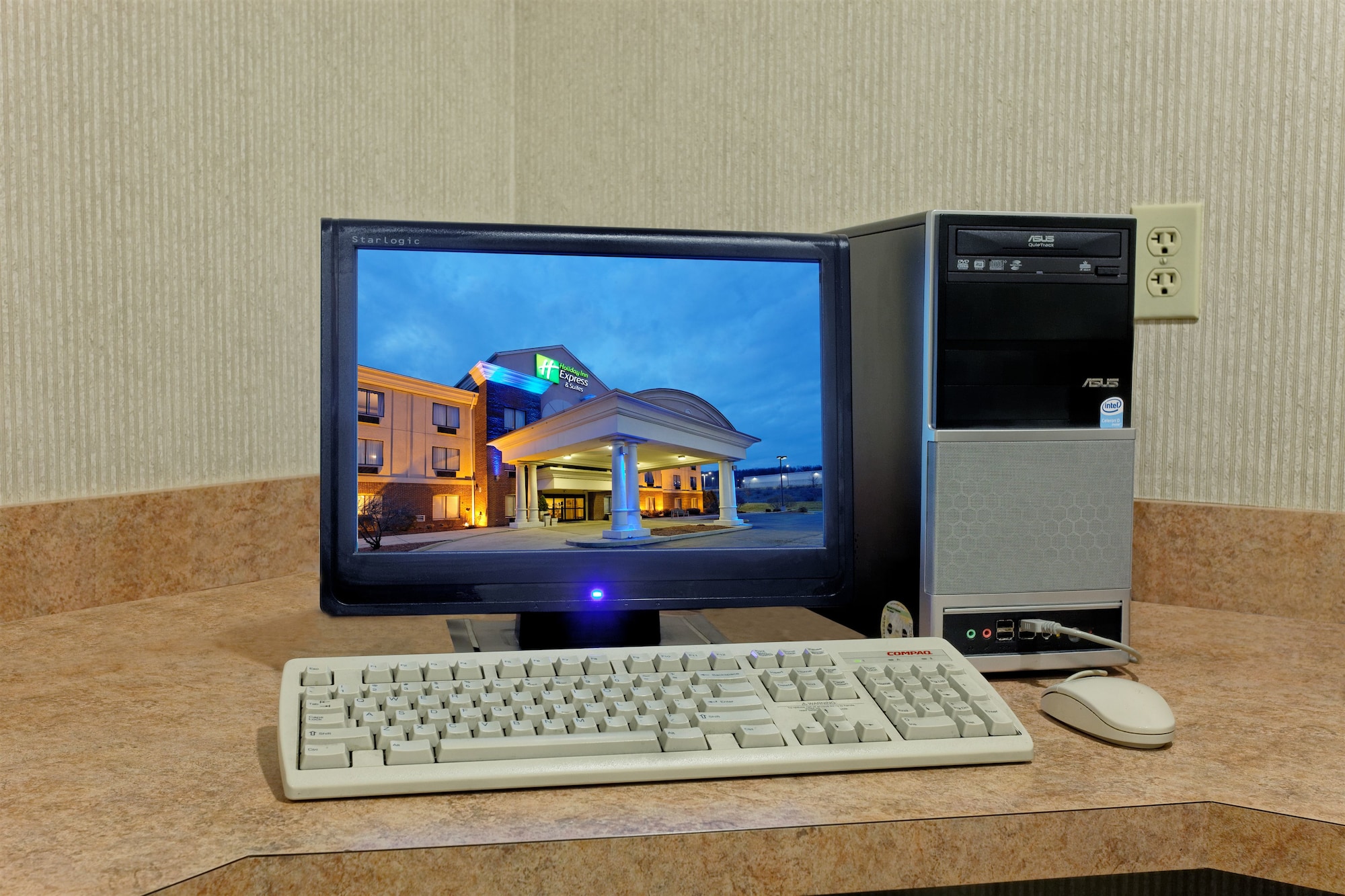 Holiday Inn Express & Suites Lancaster