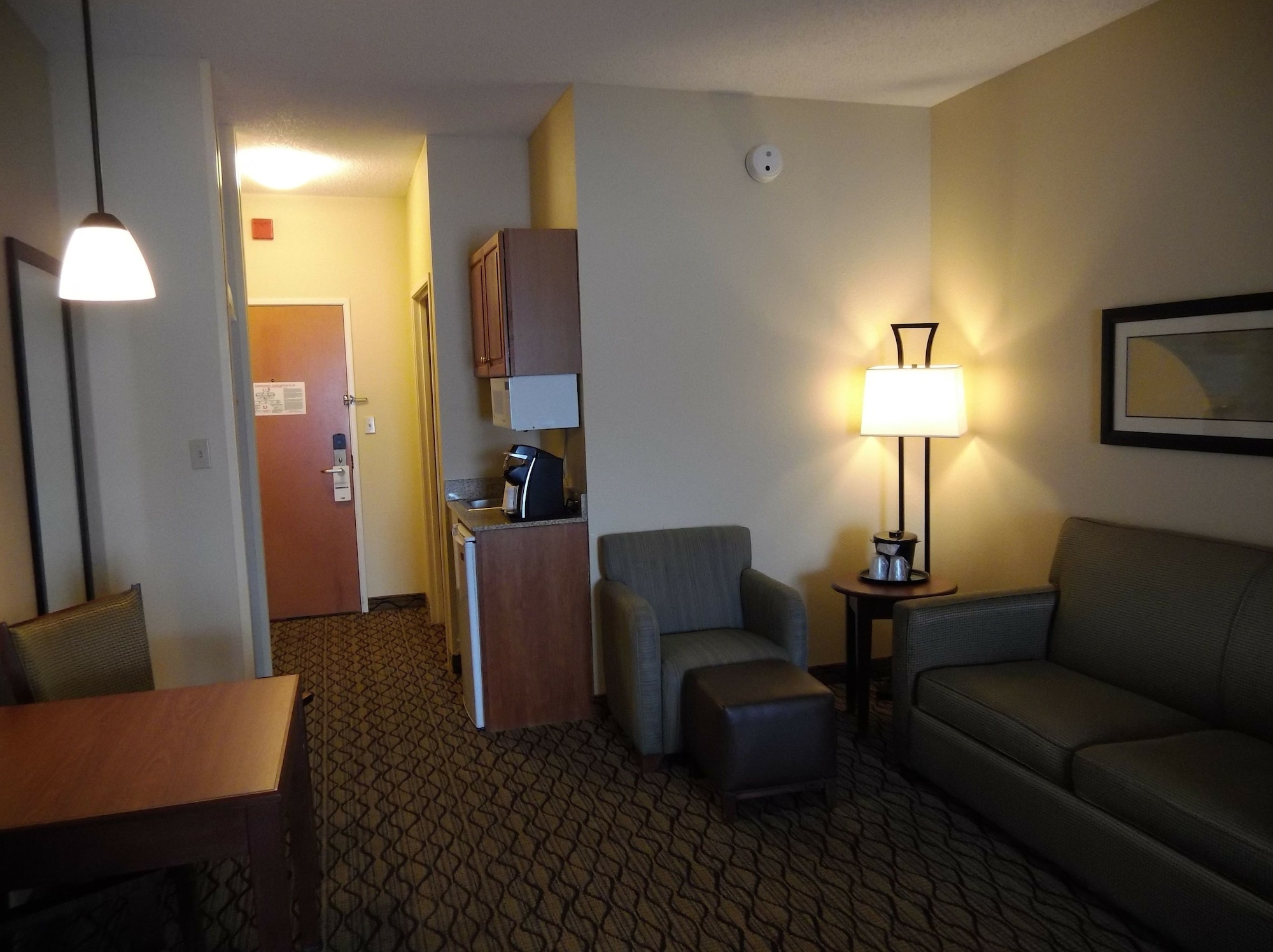 Holiday Inn Express & Suites Lancaster