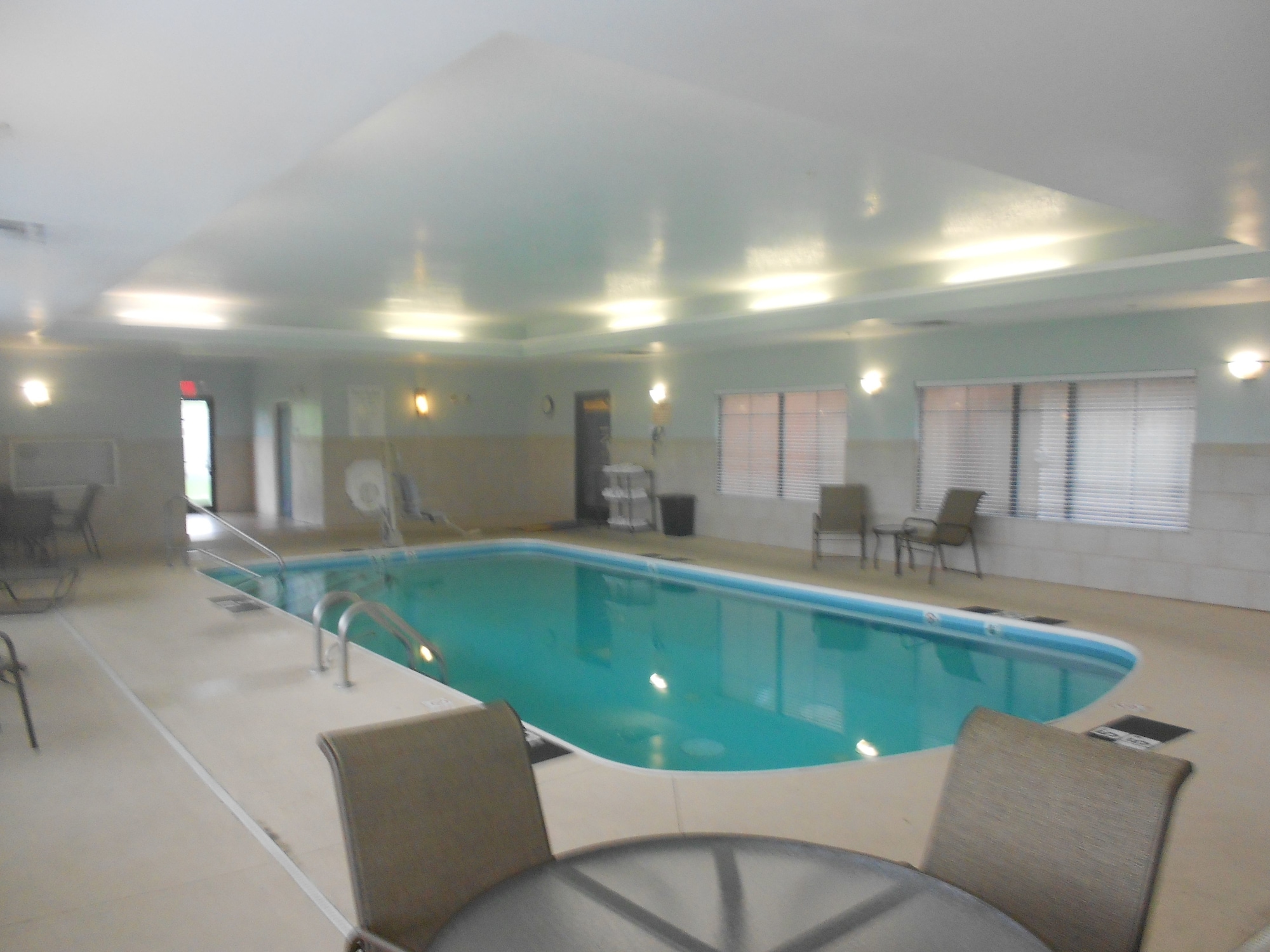 Holiday Inn Express & Suites Lancaster