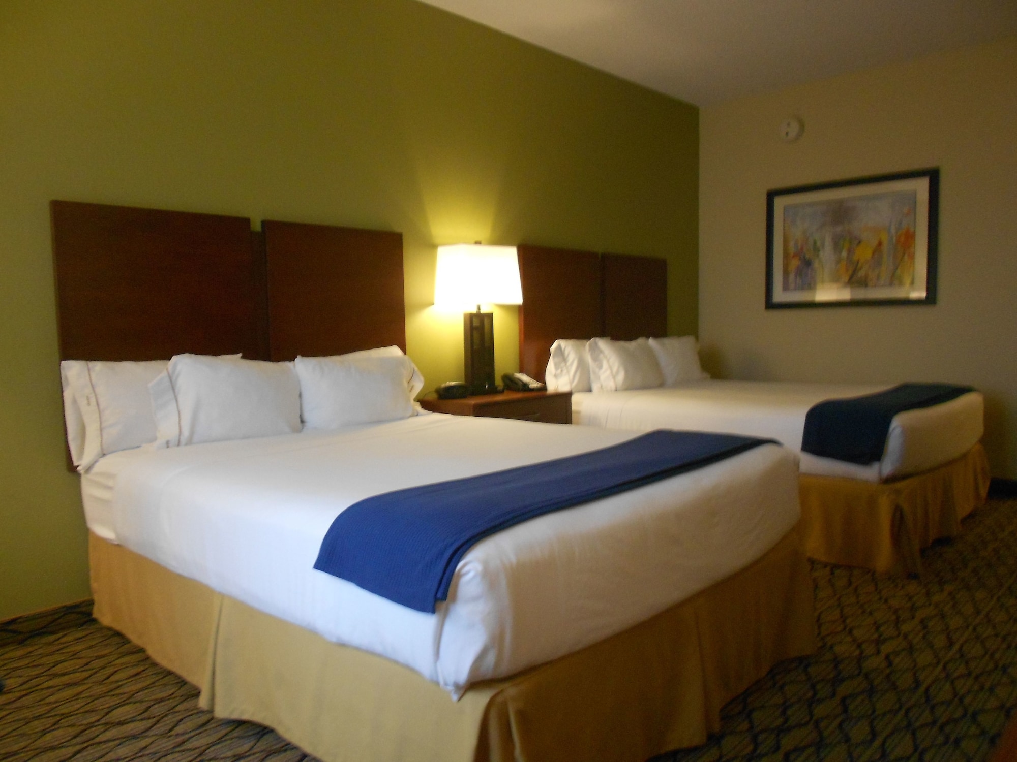 Holiday Inn Express & Suites Lancaster