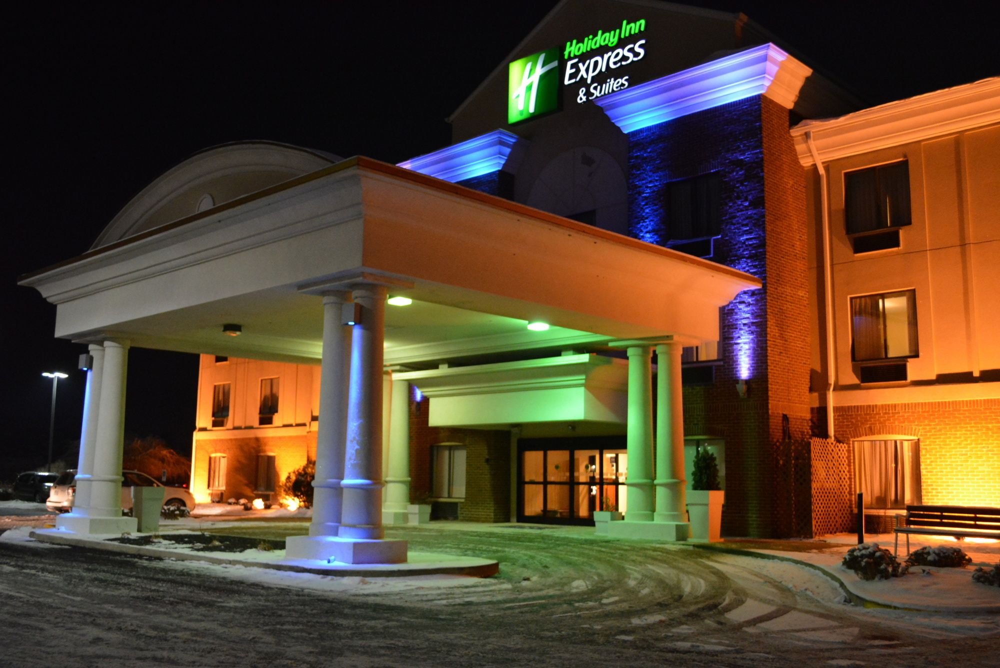 Holiday Inn Express & Suites Lancaster