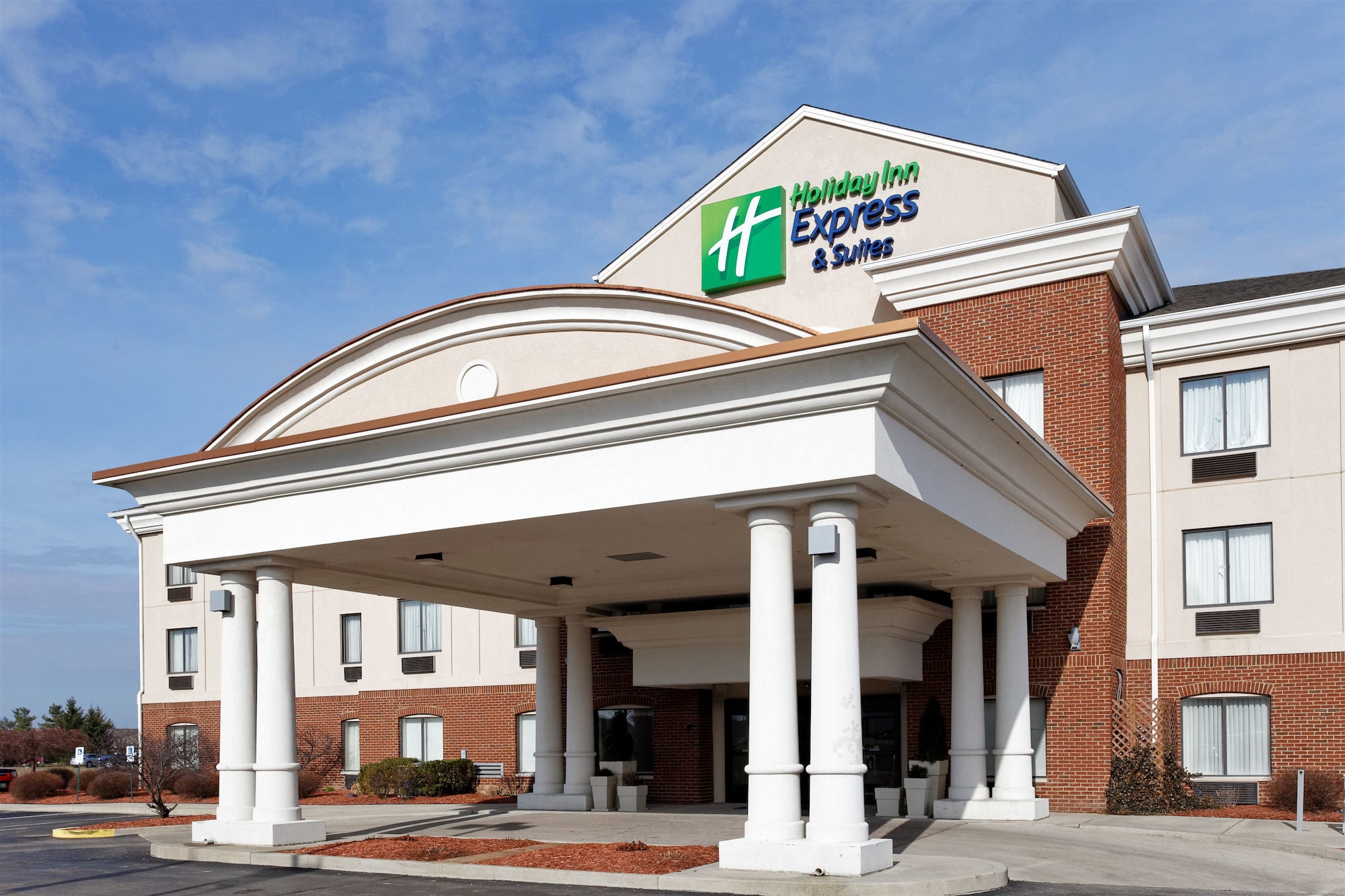 Holiday Inn Express & Suites Lancaster