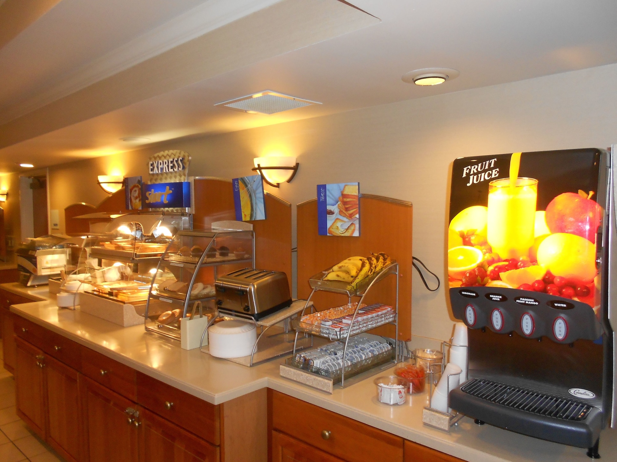 Holiday Inn Express & Suites Lancaster