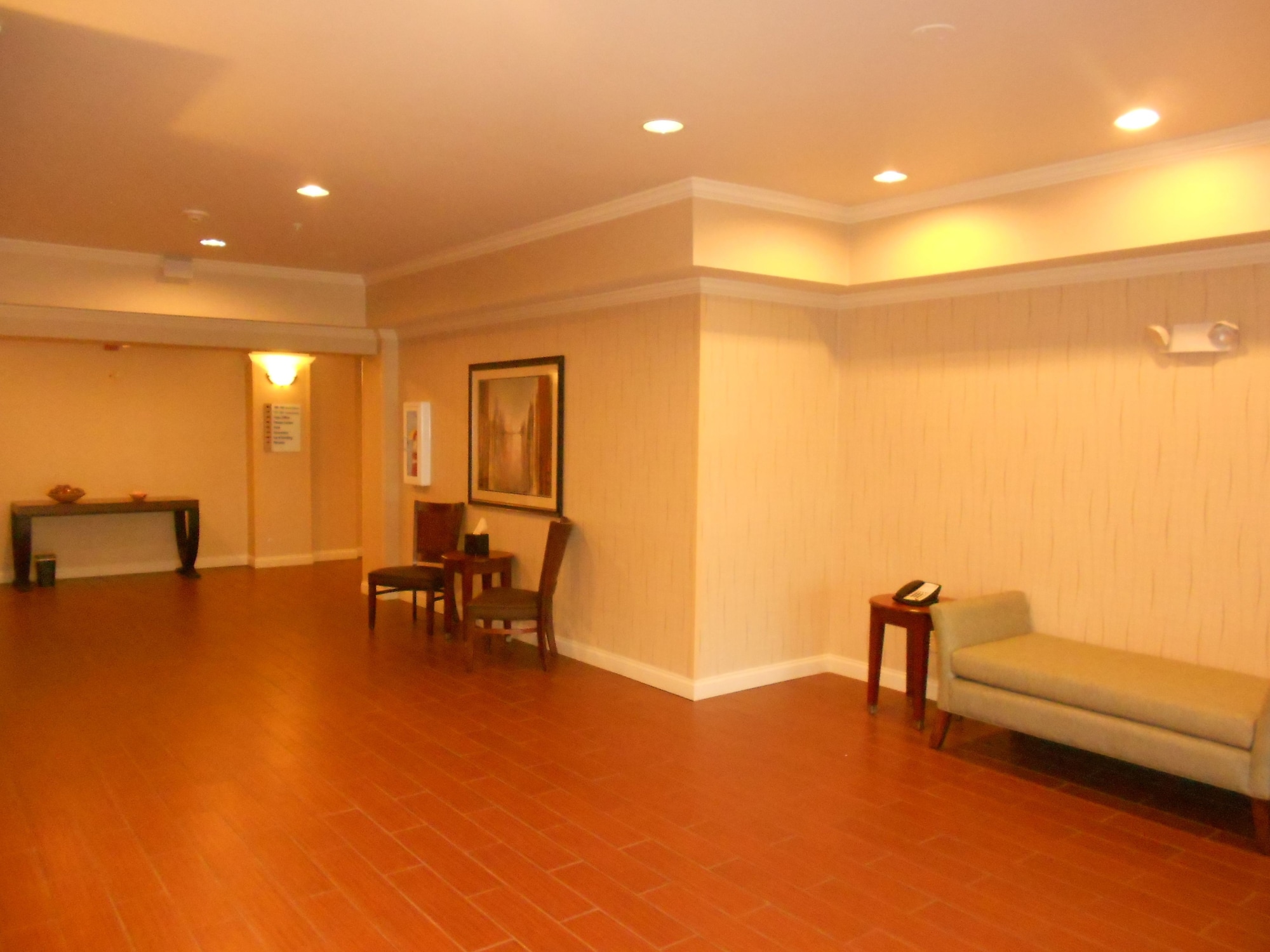 Holiday Inn Express & Suites Lancaster