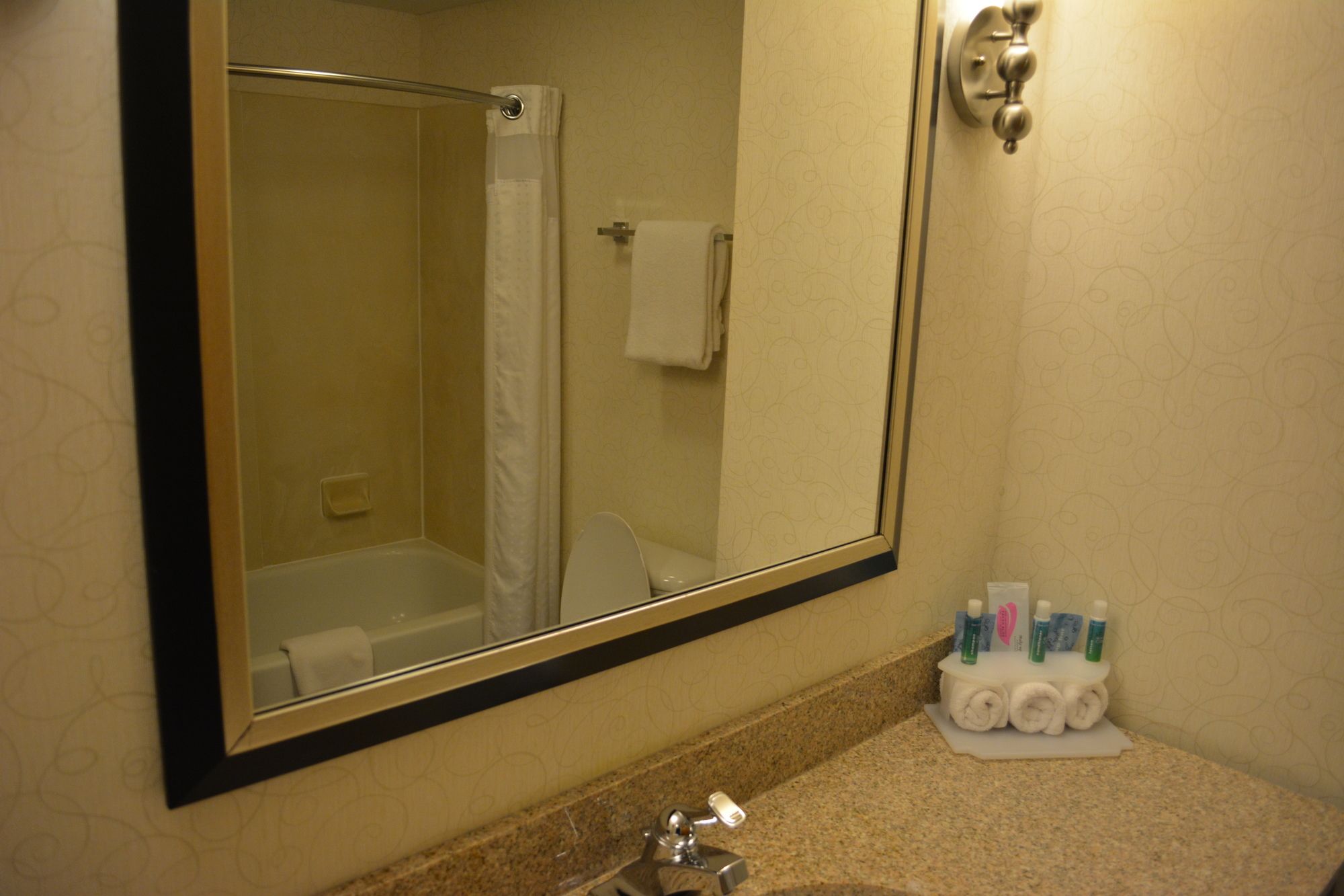 Holiday Inn Express & Suites Lancaster