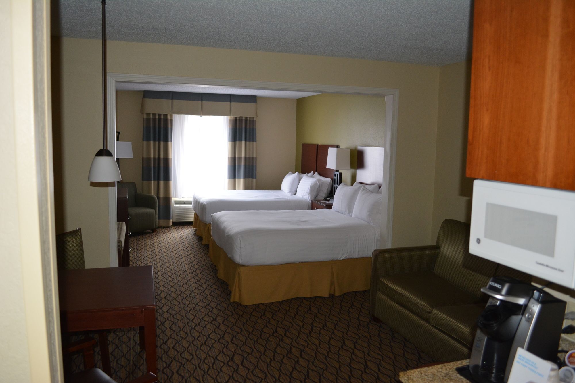 Holiday Inn Express & Suites Lancaster