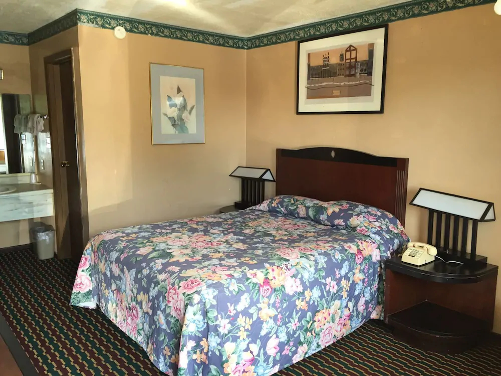 Carefree Inn Lebanon