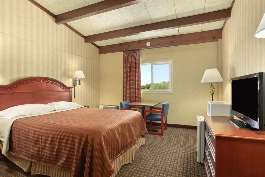 Travelodge by Wyndham Lima OH