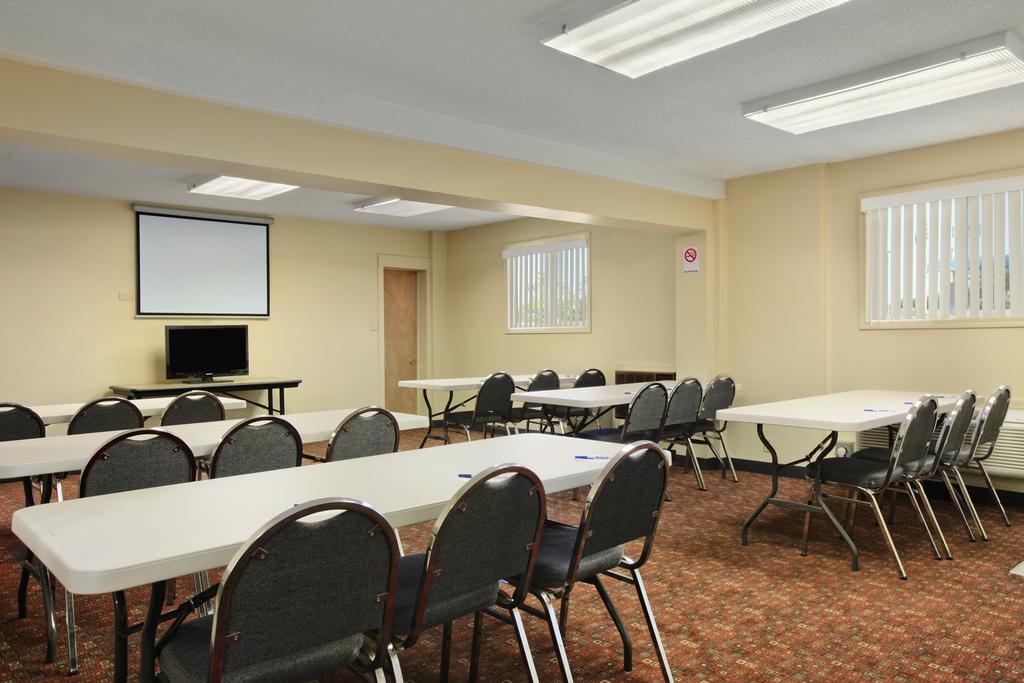 Travelodge by Wyndham Lima OH