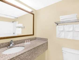 Travelodge by Wyndham Lima OH