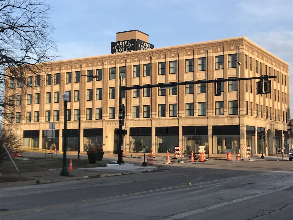 Ariel Broadway Hotel by Cobblestone