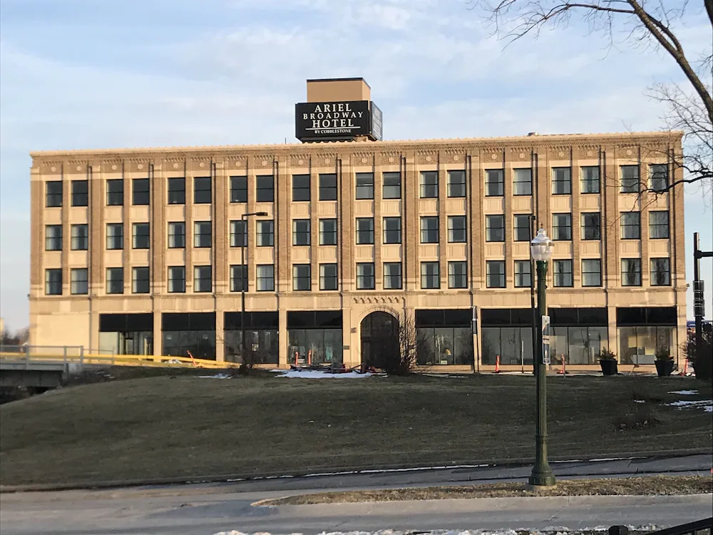 Ariel Broadway Hotel by Cobblestone