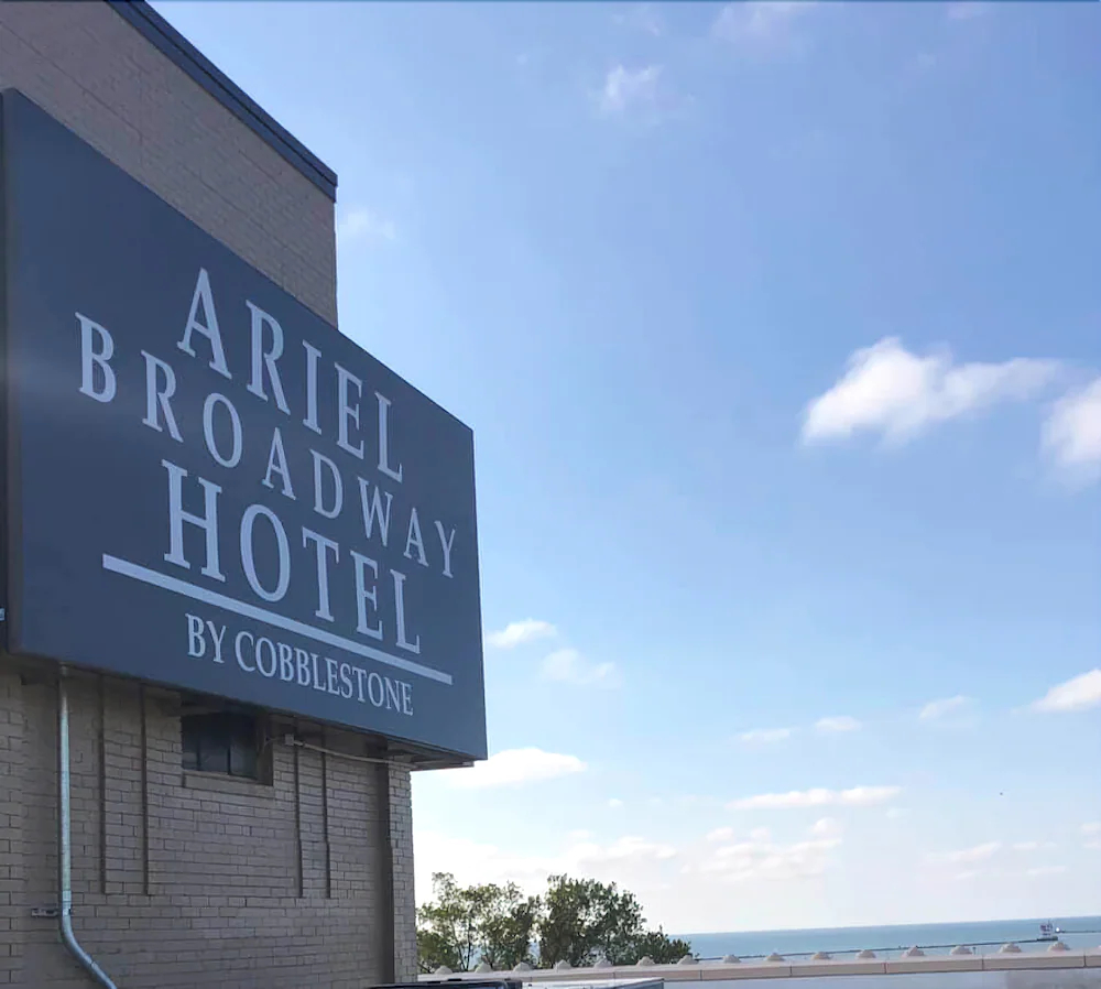 Ariel Broadway Hotel by Cobblestone