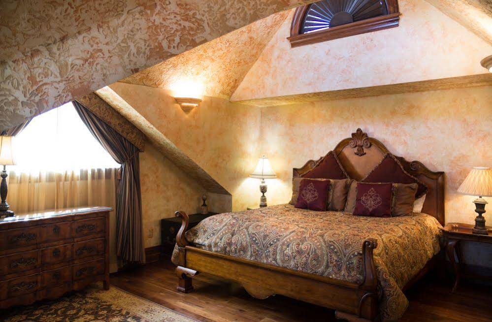 Landolls Mohican Castle