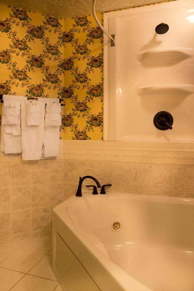 Landolls Mohican Castle