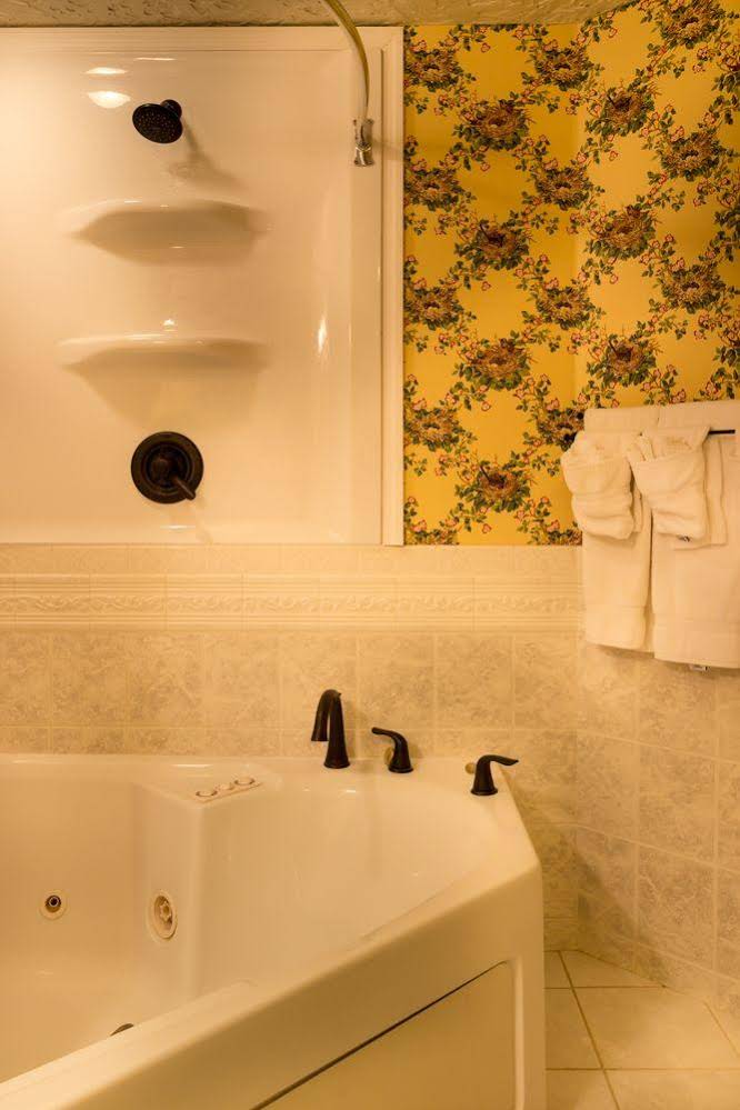 Landolls Mohican Castle