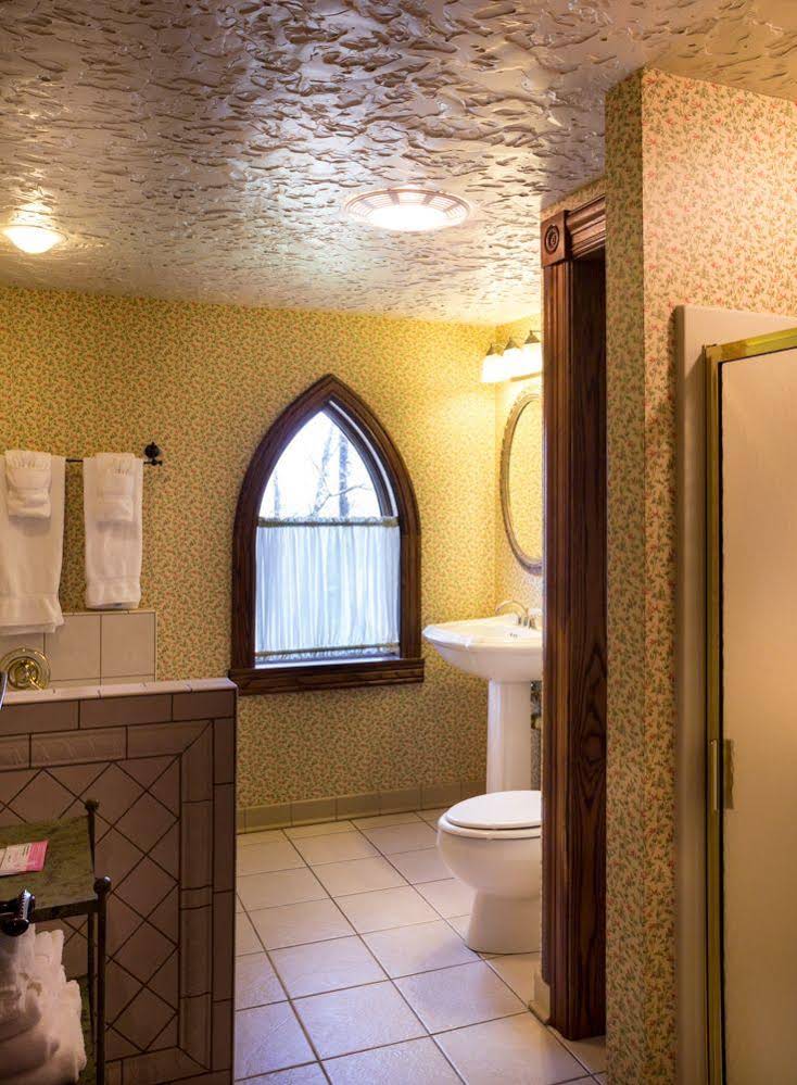 Landolls Mohican Castle