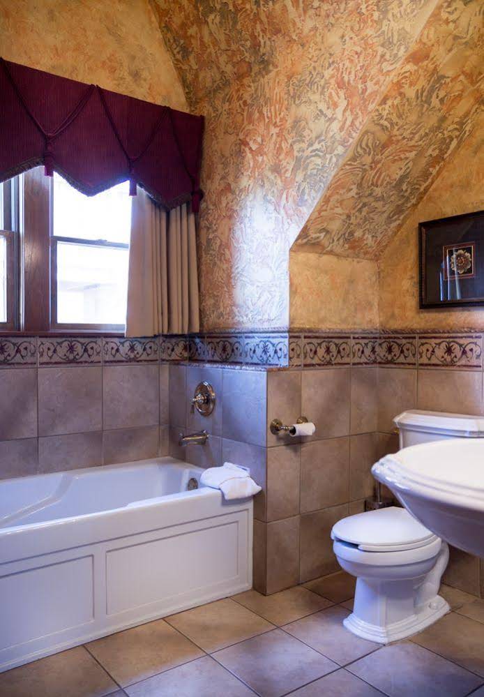 Landolls Mohican Castle