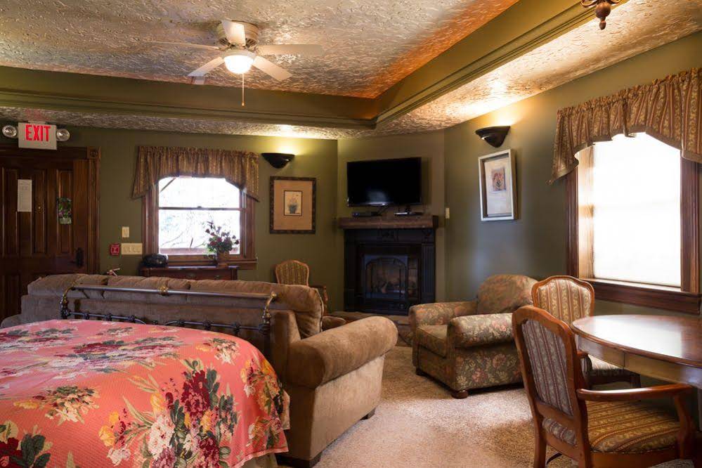 Landolls Mohican Castle