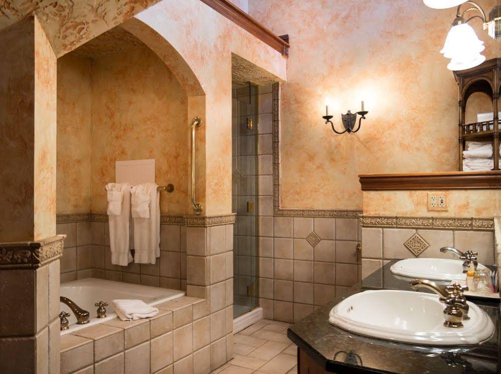 Landolls Mohican Castle