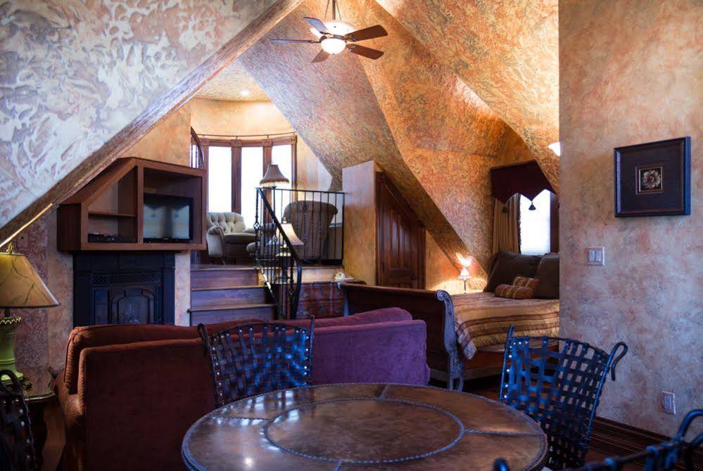 Landolls Mohican Castle