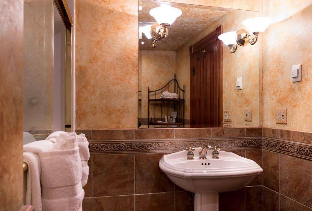 Landolls Mohican Castle