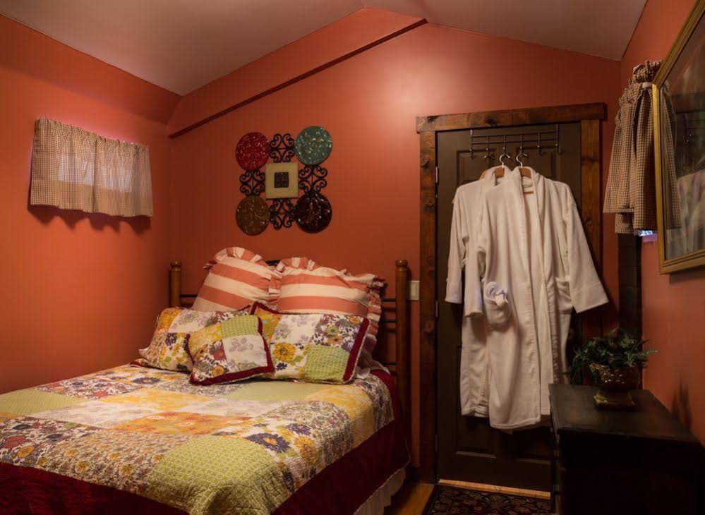 Landolls Mohican Castle