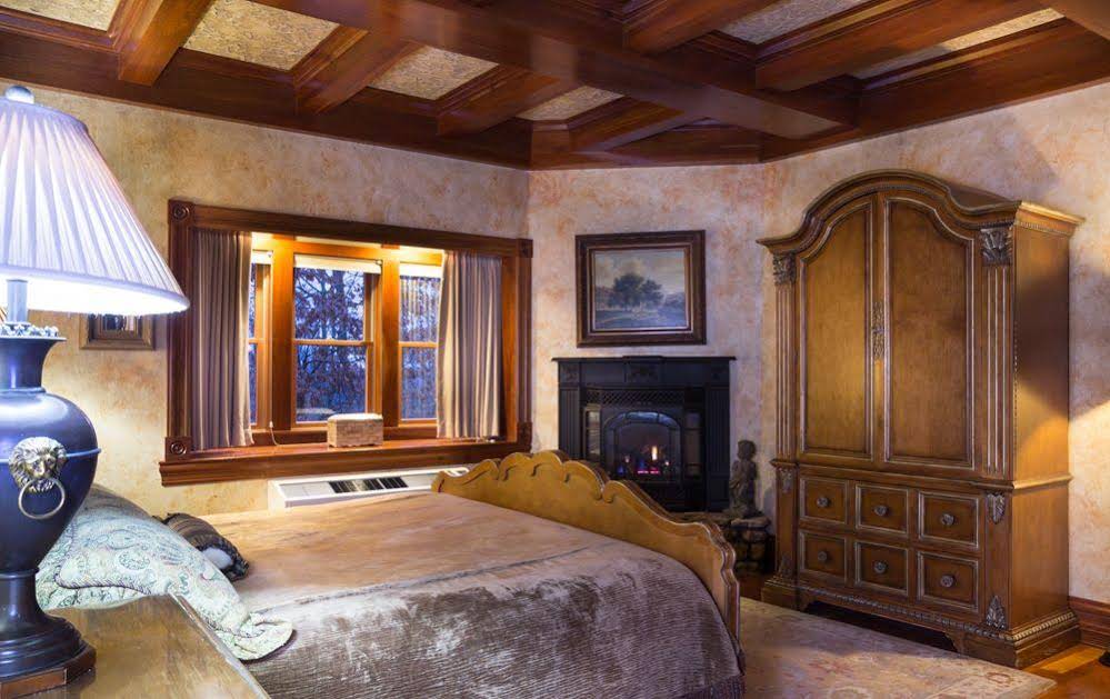 Landolls Mohican Castle