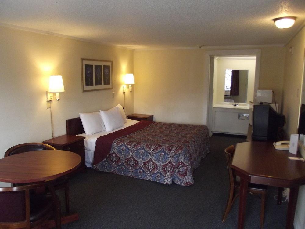 Knights Inn Macedonia