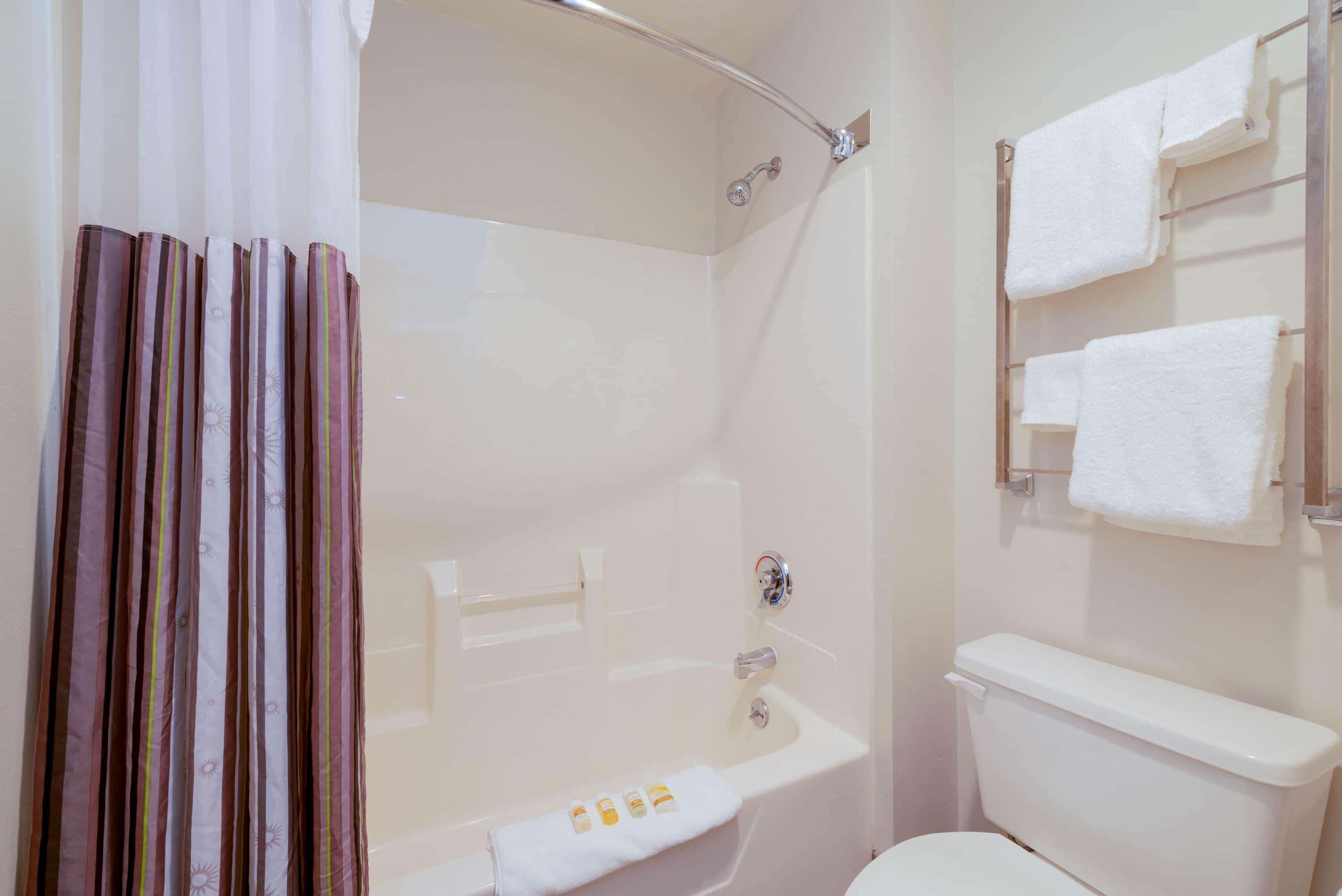 La Quinta Inn & Suites by Wyndham Cleveland Macedonia