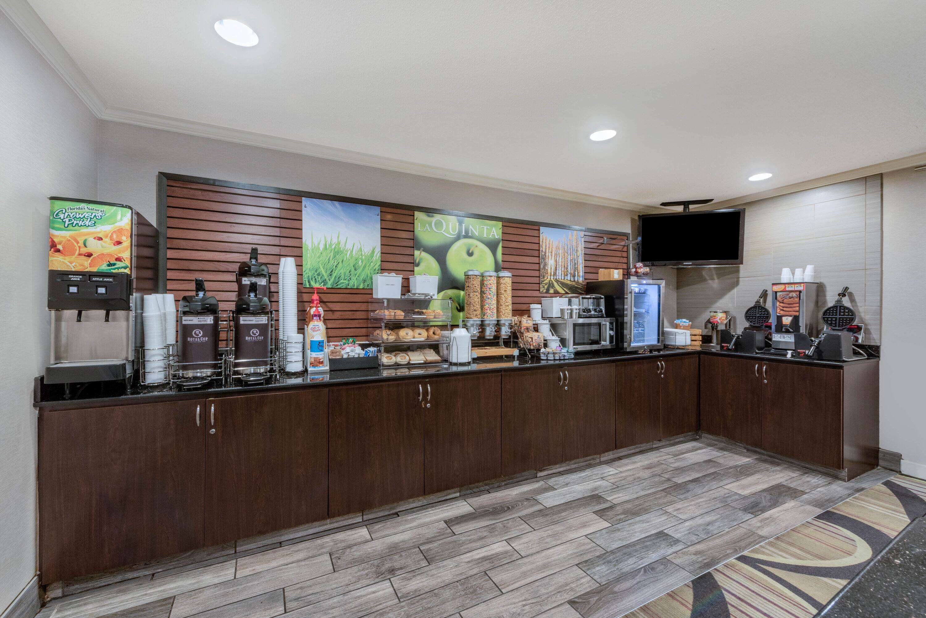 La Quinta Inn & Suites by Wyndham Cleveland Macedonia