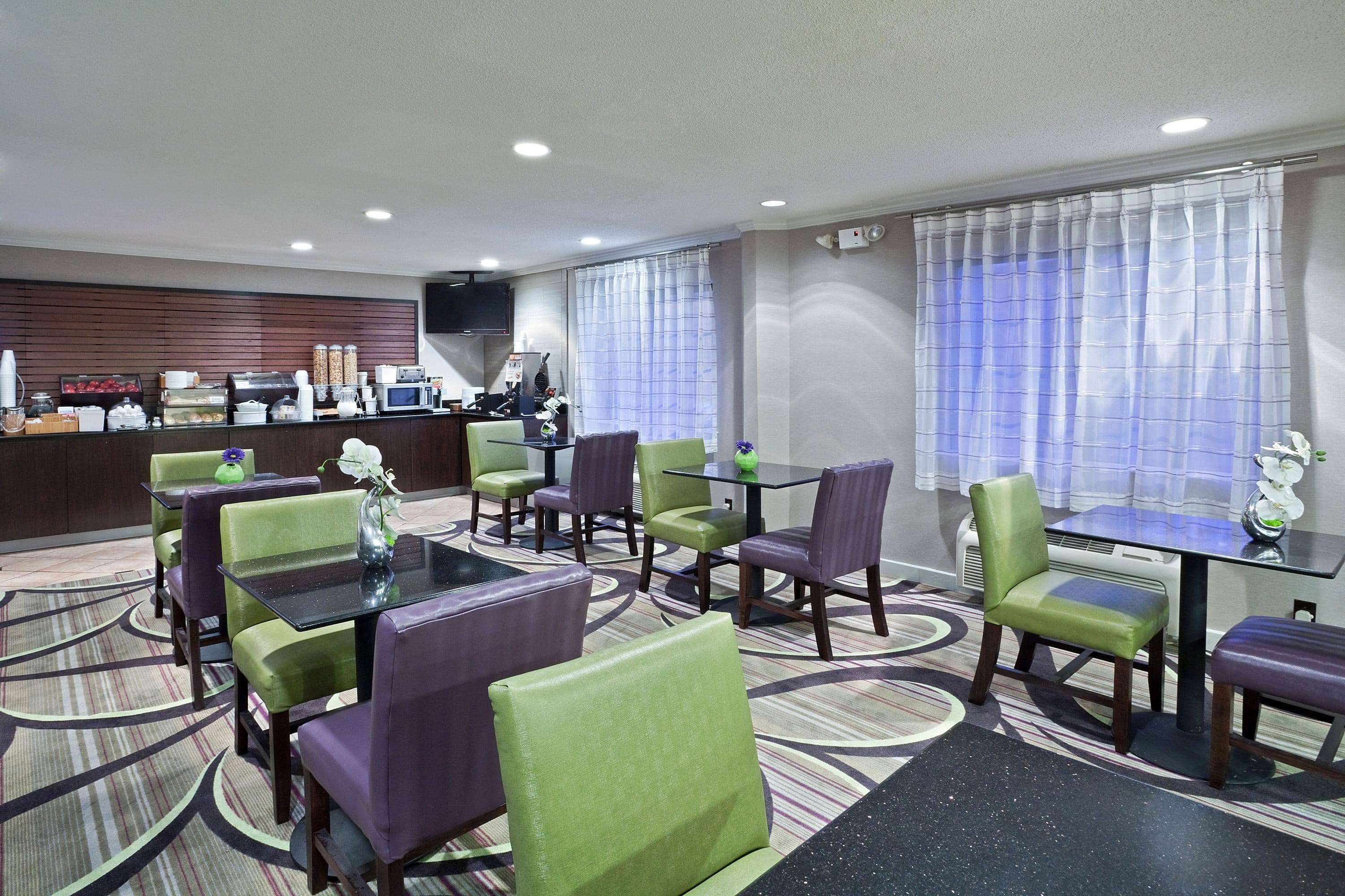 La Quinta Inn & Suites by Wyndham Cleveland Macedonia