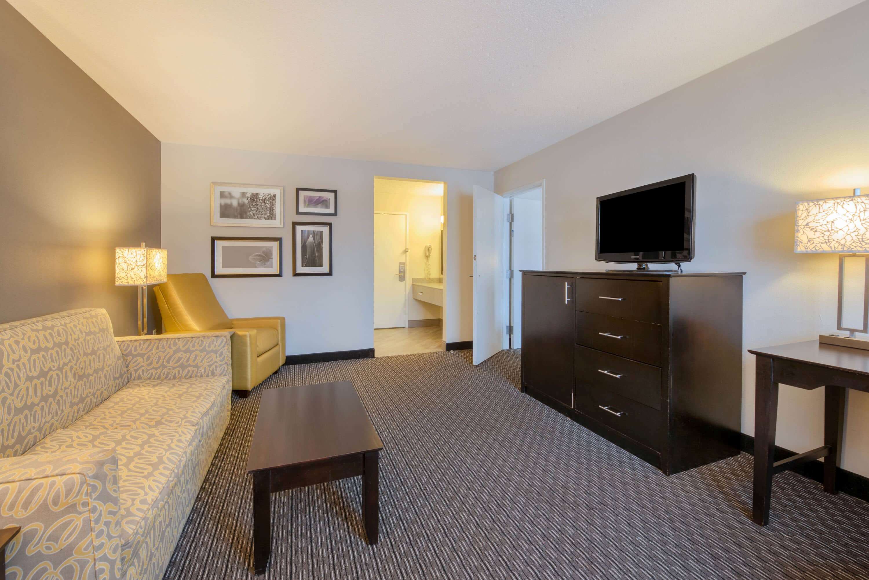 La Quinta Inn & Suites by Wyndham Cleveland Macedonia