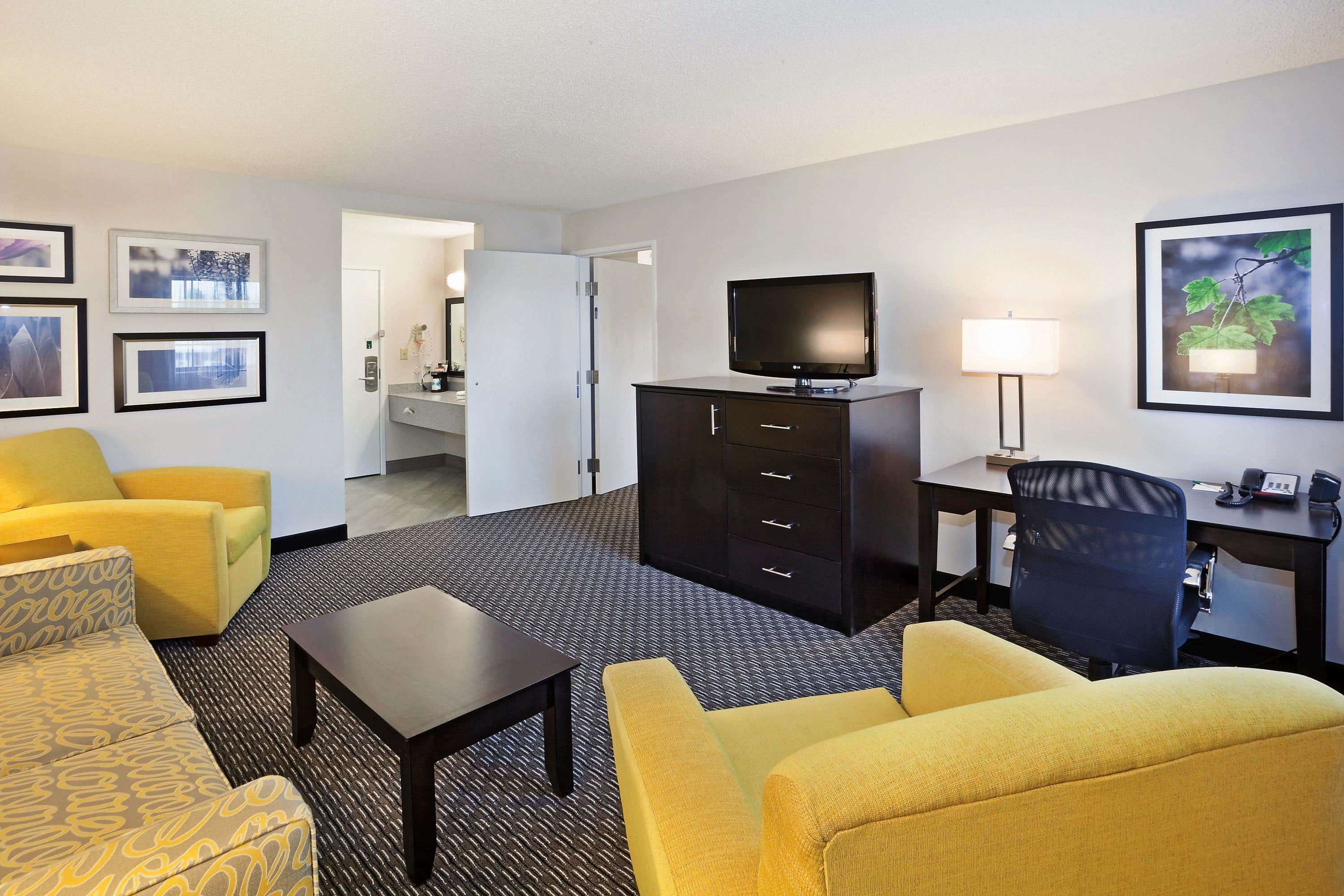 La Quinta Inn & Suites by Wyndham Cleveland Macedonia