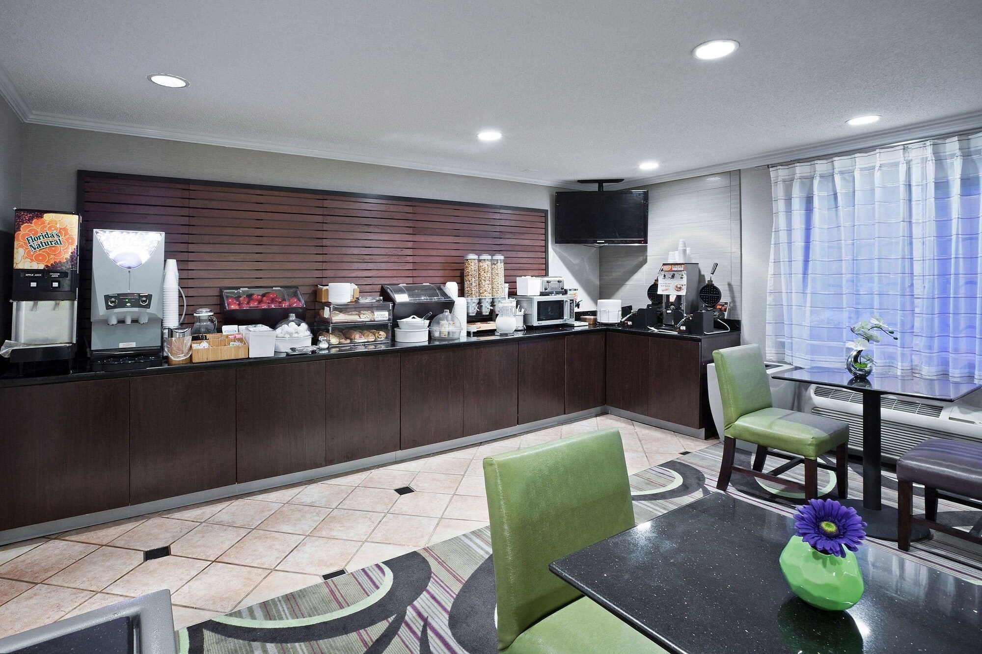 La Quinta Inn & Suites by Wyndham Cleveland Macedonia