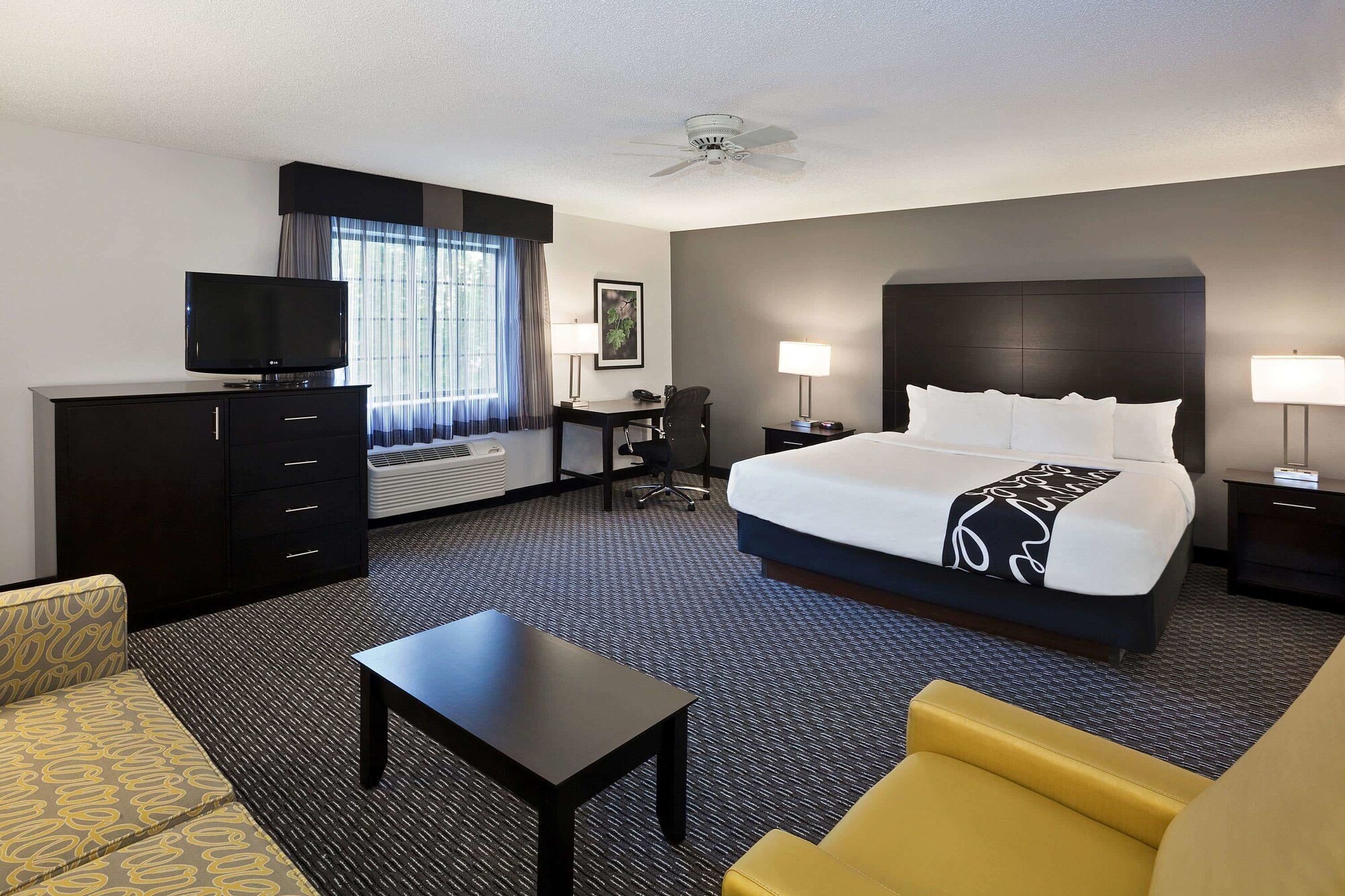 La Quinta Inn & Suites by Wyndham Cleveland Macedonia