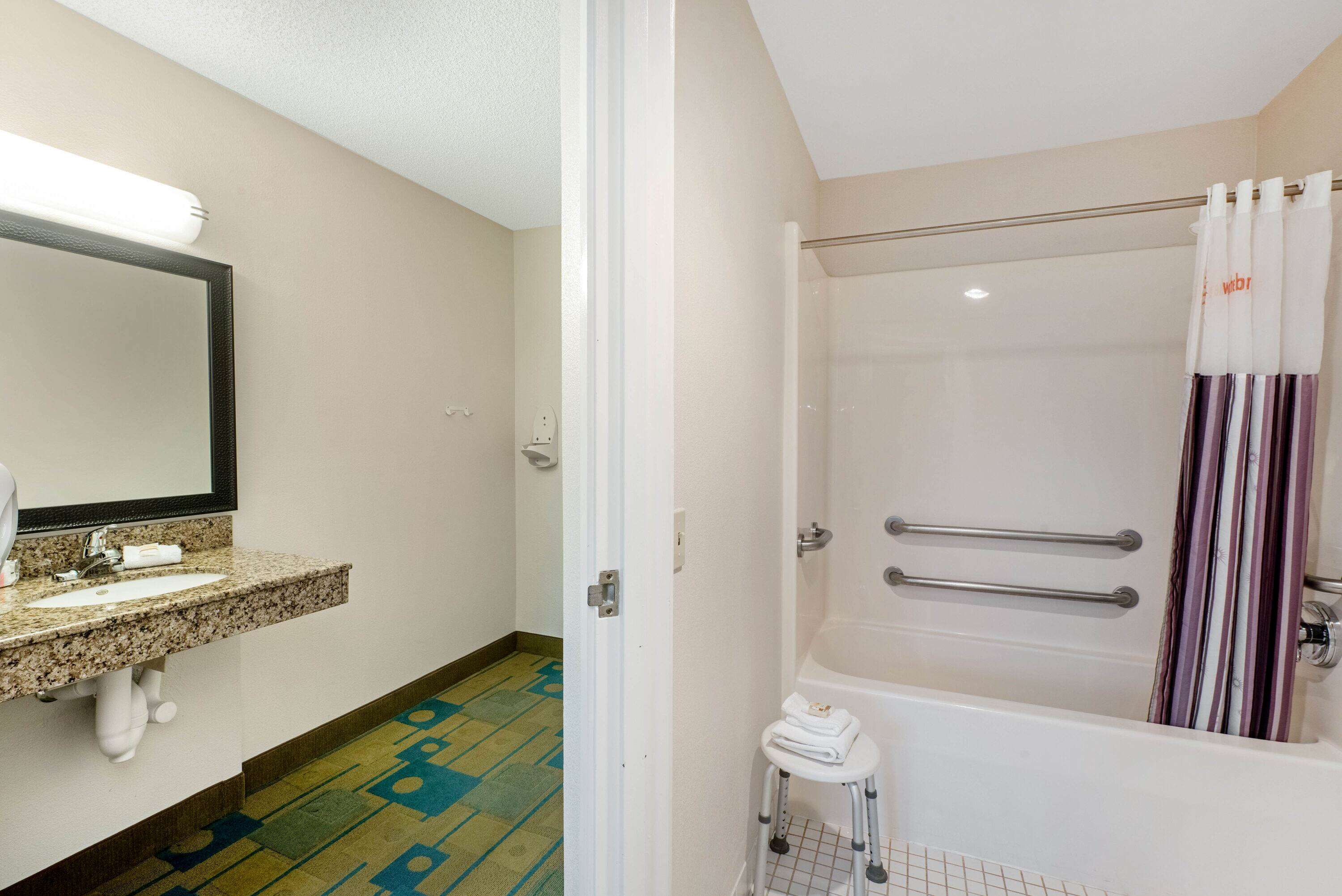 La Quinta Inn & Suites by Wyndham Mansfield OH